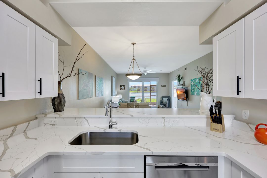 16615 Lake Cir Dr #414, Fort Myers, FL 33908