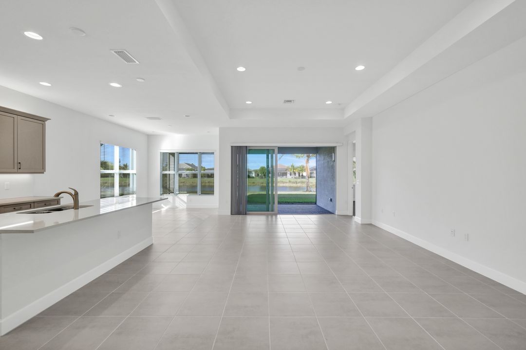 11809 Drake Ln, Naples, FL 34120