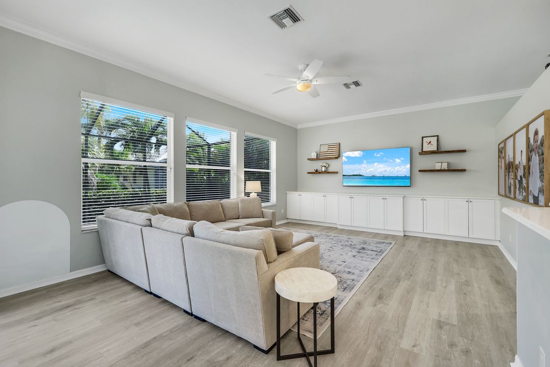 8748 S Lake Cir, Fort Myers, FL 33908
