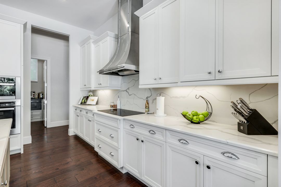 5861 Napa Woods Way, Naples, FL 34116