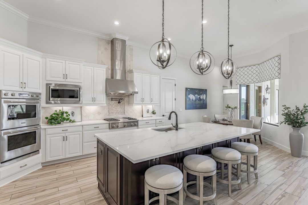 9071 Sorreno Ct, Naples, FL 34119