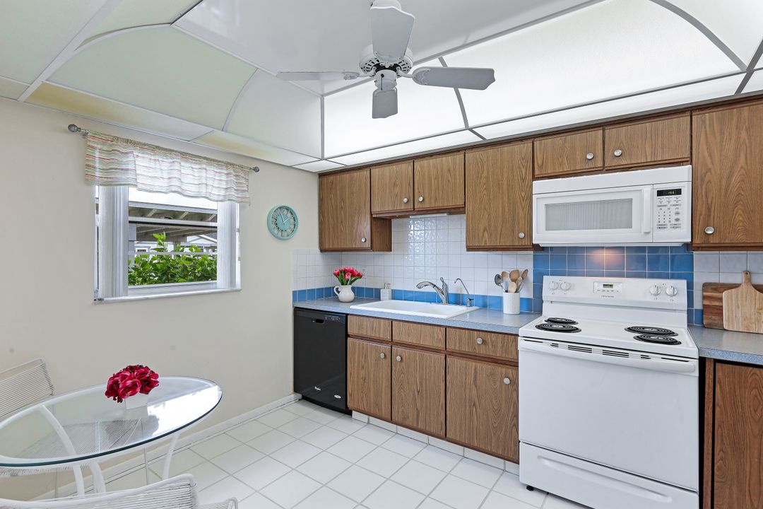 6825 Bogey Dr, Fort Myers, FL 33919