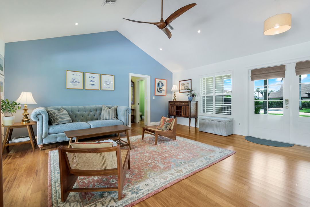 2319 Queens Way, Naples, FL 34112