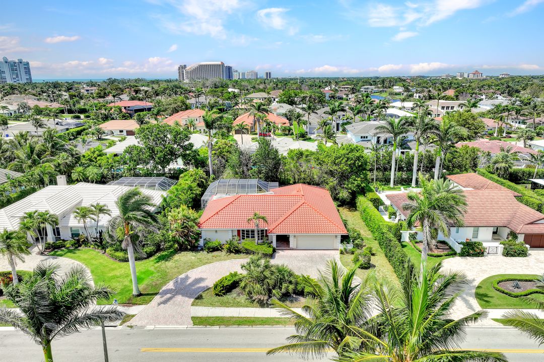 529 Neapolitan Way, Naples, FL 34103