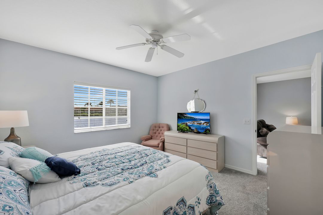 186 Gabriel Cir #9, Naples, FL 34104