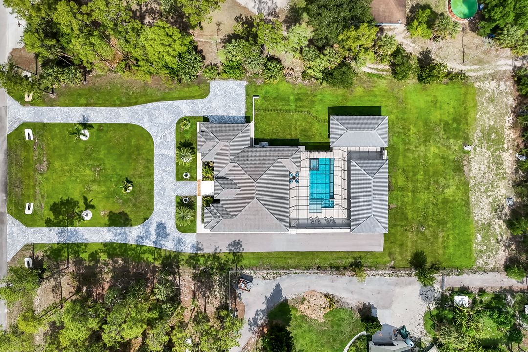 333 12th Ave NE, Naples, FL 34120