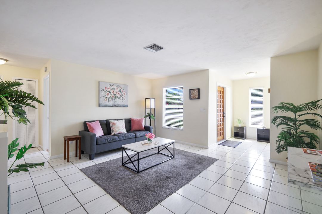 4587 Capri Dr, Naples, FL 34103