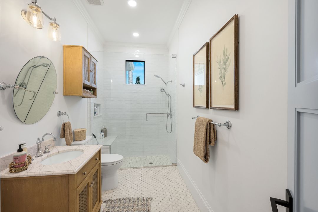 5092 Cerromar Dr, Naples, FL 34112