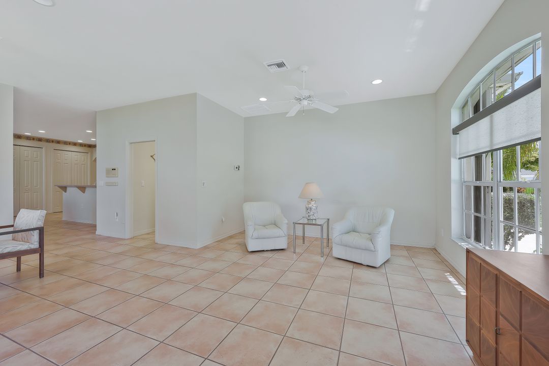 1726 Emerald Cove Cir, Cape Coral, FL 33991