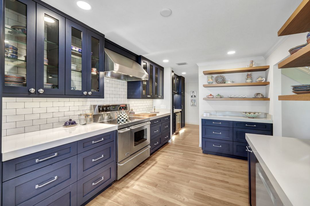 670 8th Ave S, Naples, FL 34102