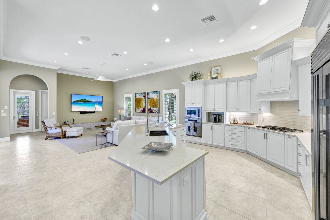 11993 Collier's Reserve Dr, Naples, FL 34110