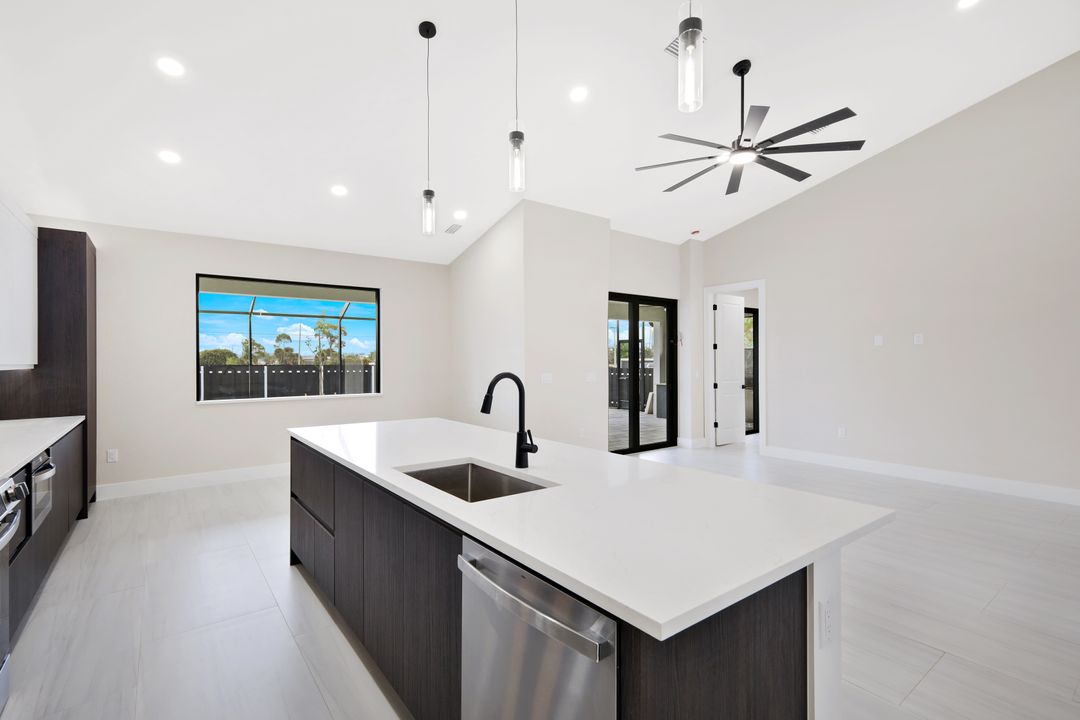 819 SW 16th Terrace, Cape Coral, FL 33991