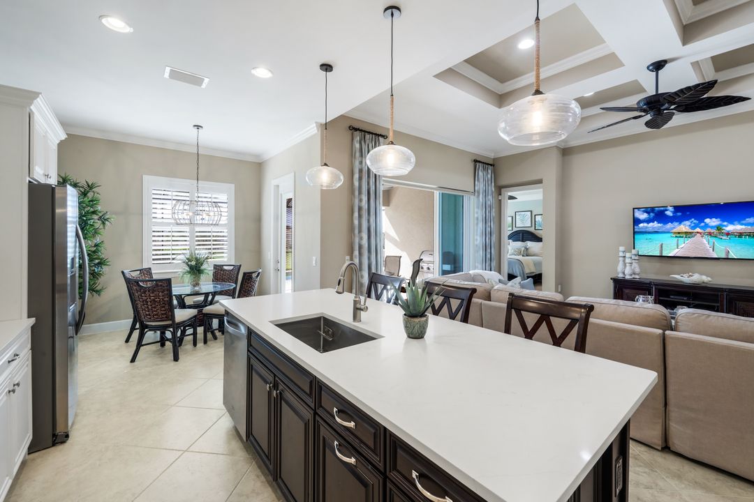 9112 Siesta Bay Dr, Naples, FL 34120