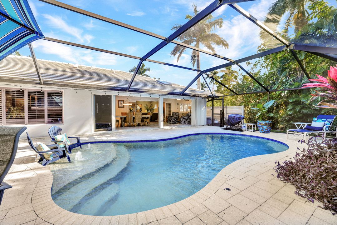 735 Old Trail Dr, Naples, FL 34103