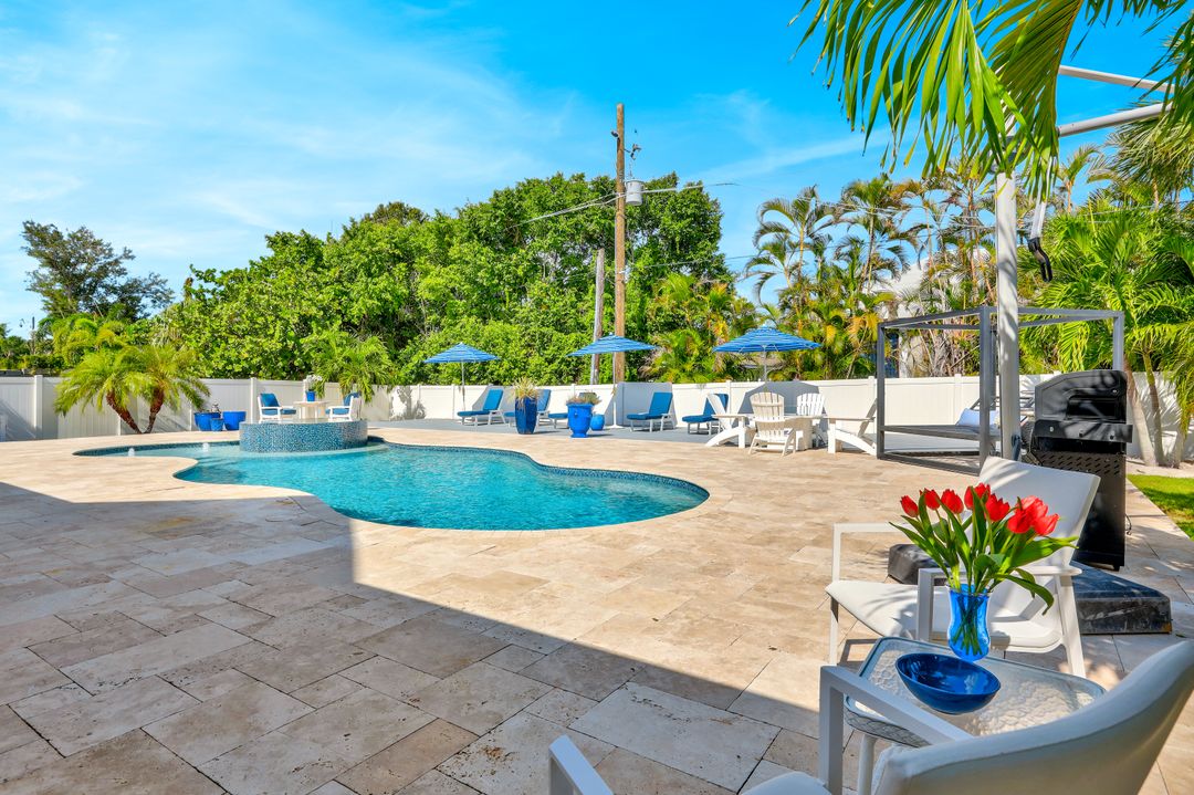 535 93rd Ave N, Naples, FL 34108