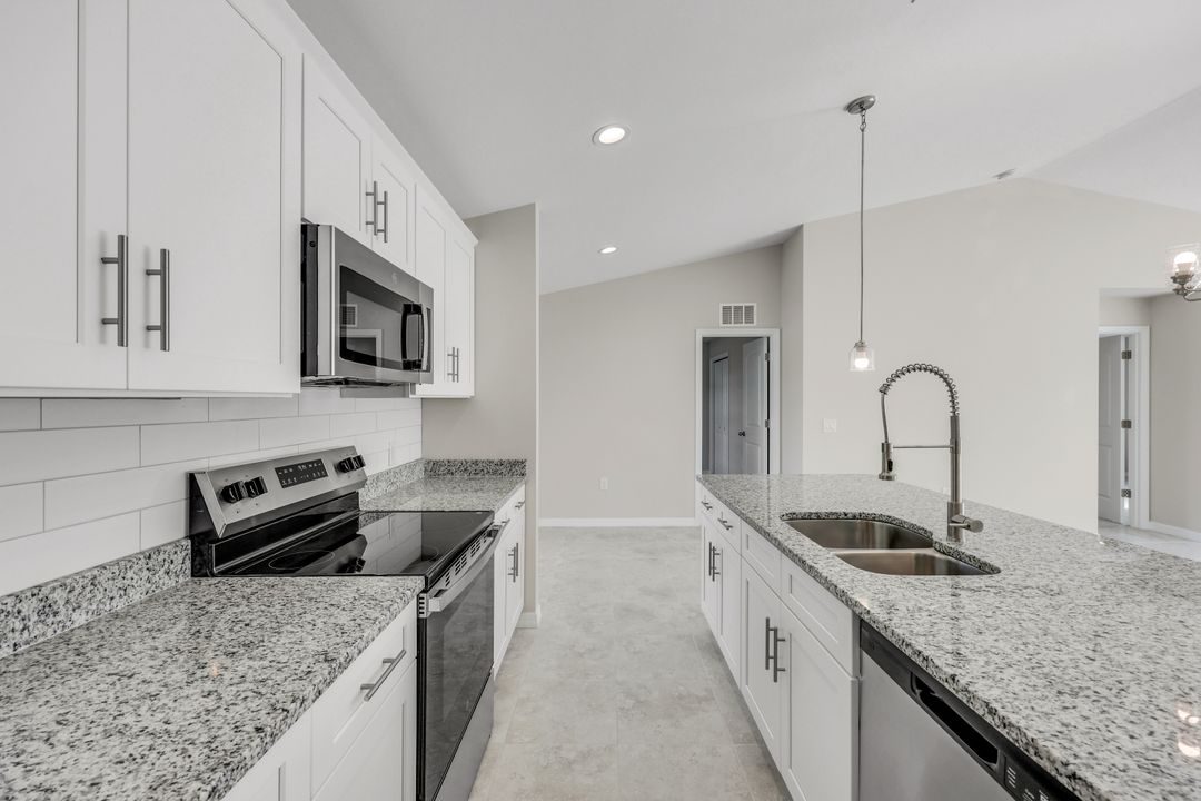 2121 NW 2nd Ave, Cape Coral, FL 33993