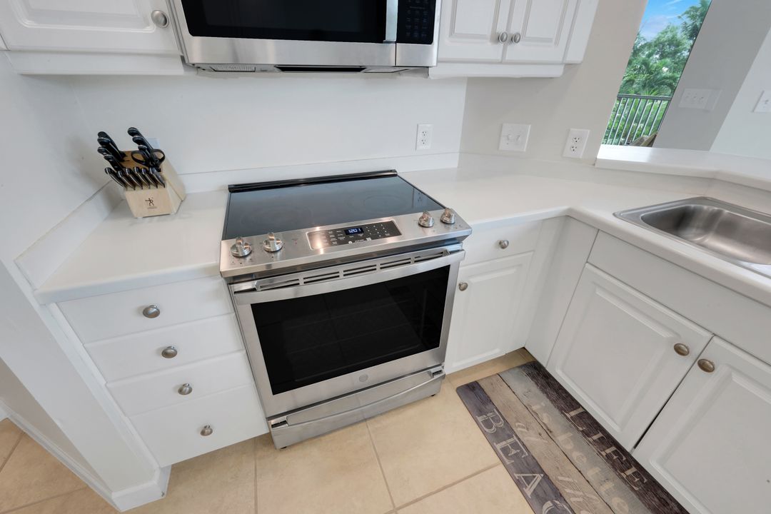 300 Dunes Blvd #203, Naples, FL 34110