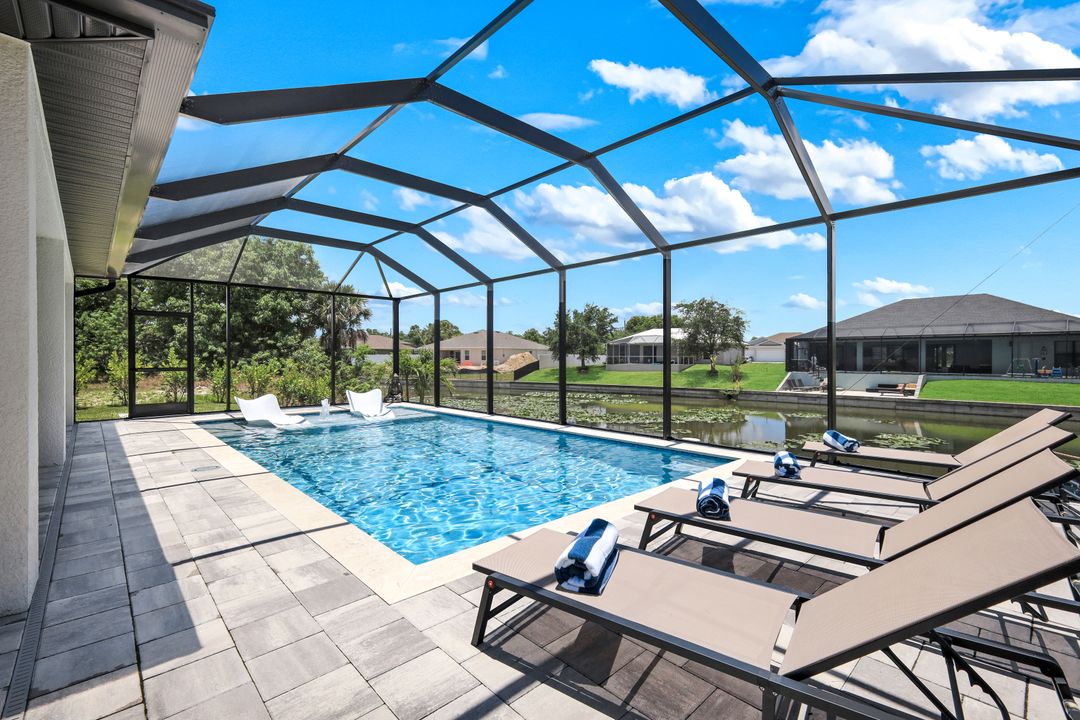 522 NE 5th Pl, Cape Coral, FL 33909
