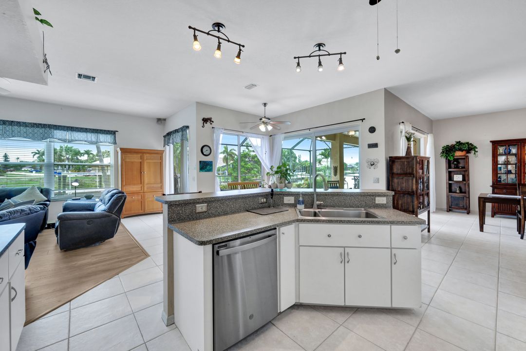 2118 SE 18th Ave, Cape Coral, FL 33990