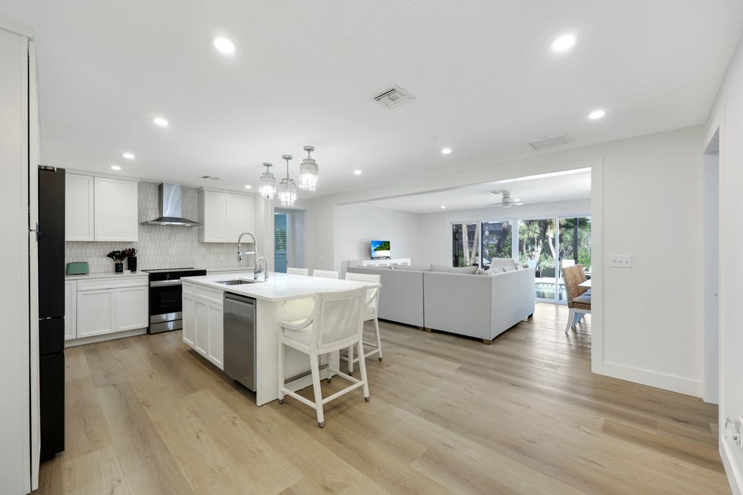 707 Durion Ct, Sanibel, FL 33957