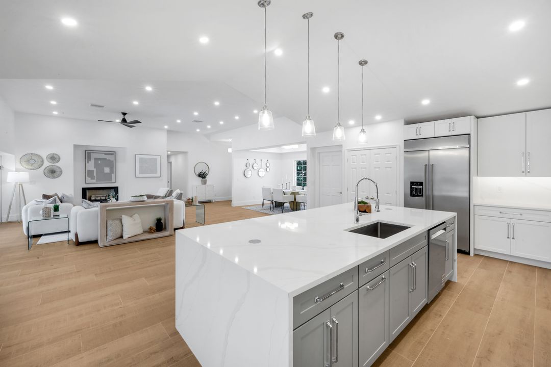 12888 Valewood Dr, Naples, FL 34119