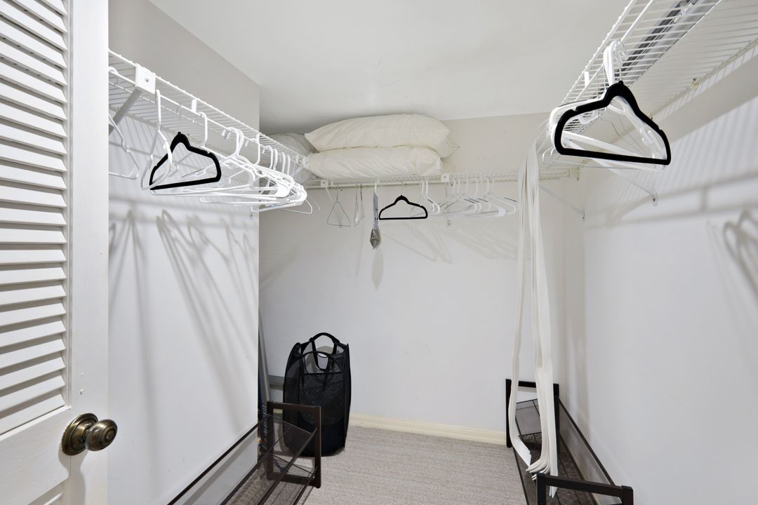520 Club Side Dr #4, Naples, FL 34110