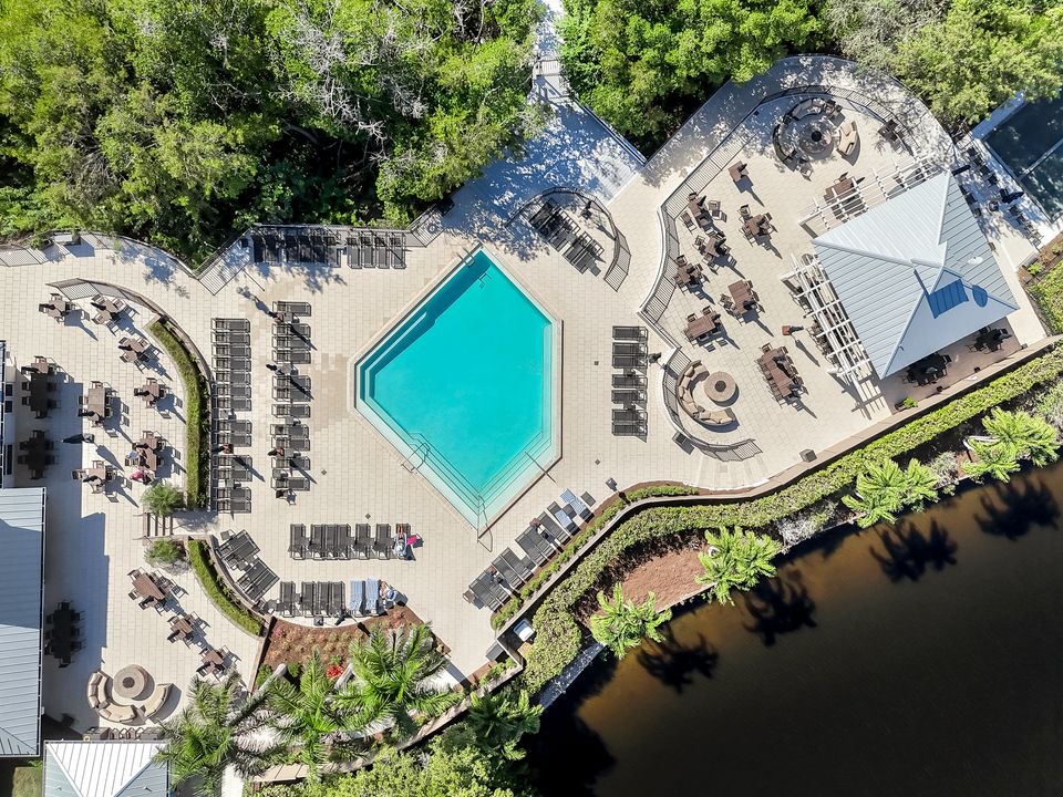 425 Cove Tower Dr #403, Naples, FL 34110