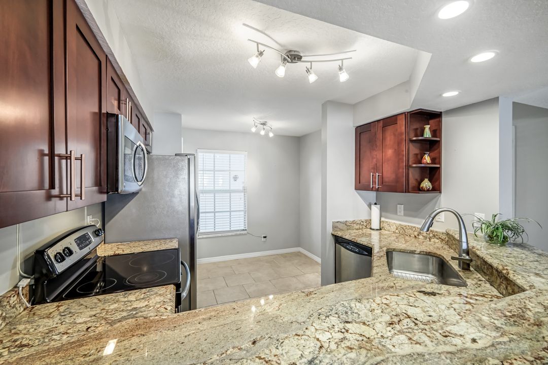 9580 Victoria Ln #208, Naples, FL 34109