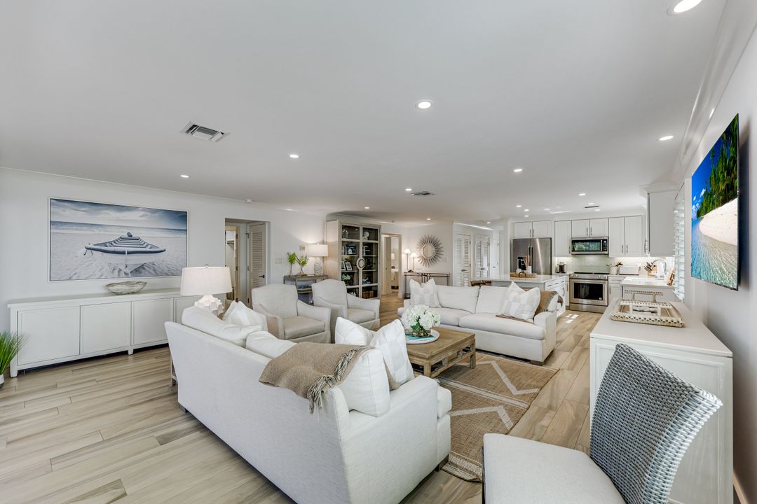 225 5th Ave S #104, Naples, FL 34102
