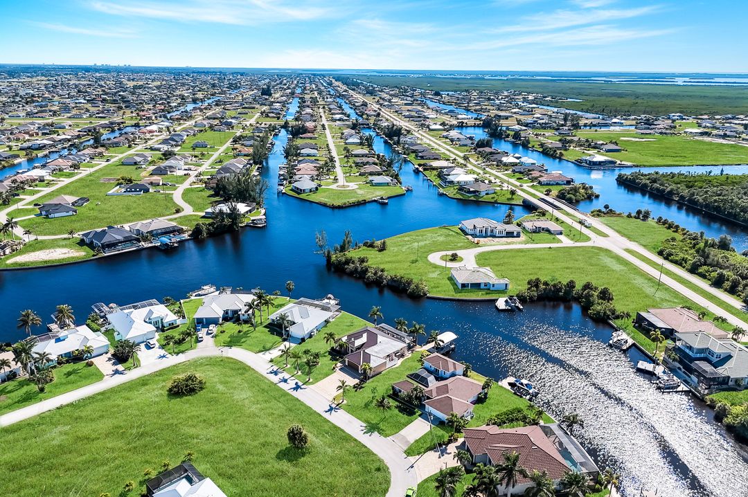 2208 NW 38th Pl, Cape Coral, FL 33993