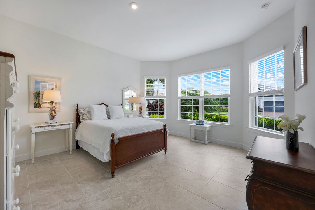 11641 Canal Grande Dr, Miromar Lakes, FL 33913