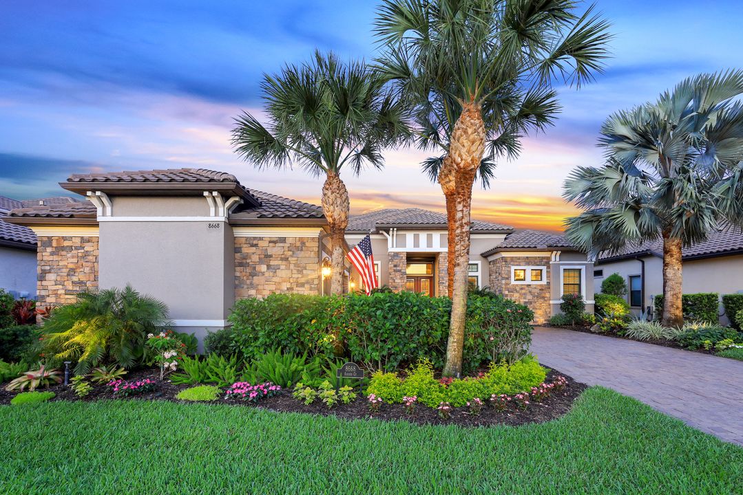 8668 Amour Ct, Naples, FL 34119