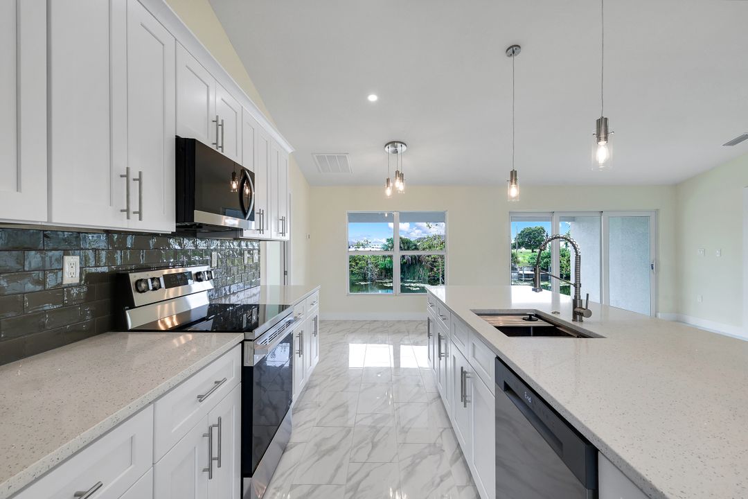 2622 NE 1st Pl, Cape Coral, FL 33909
