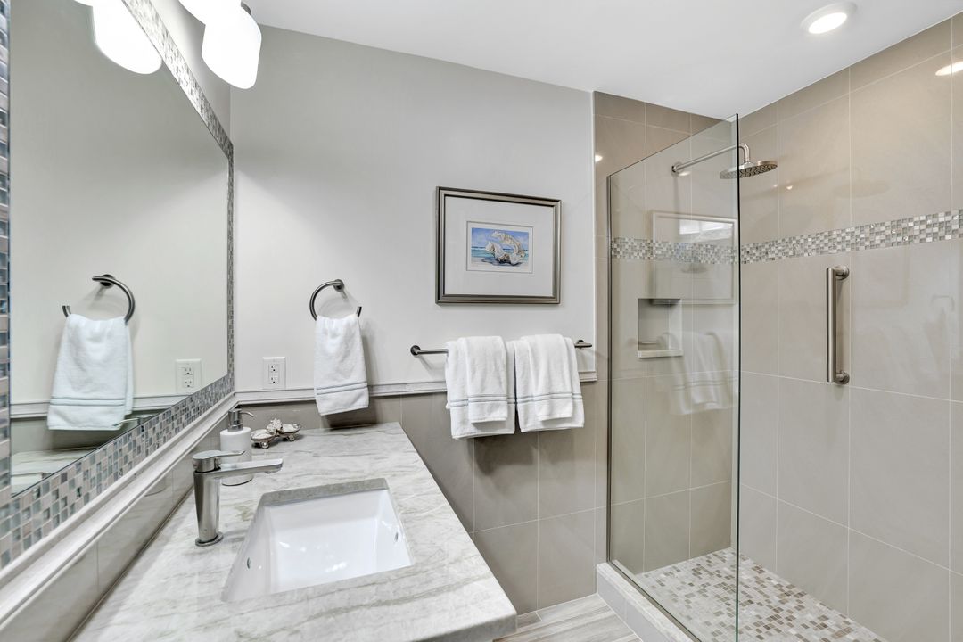 4041 Gulf Shore Blvd N #703, Naples, FL 34103