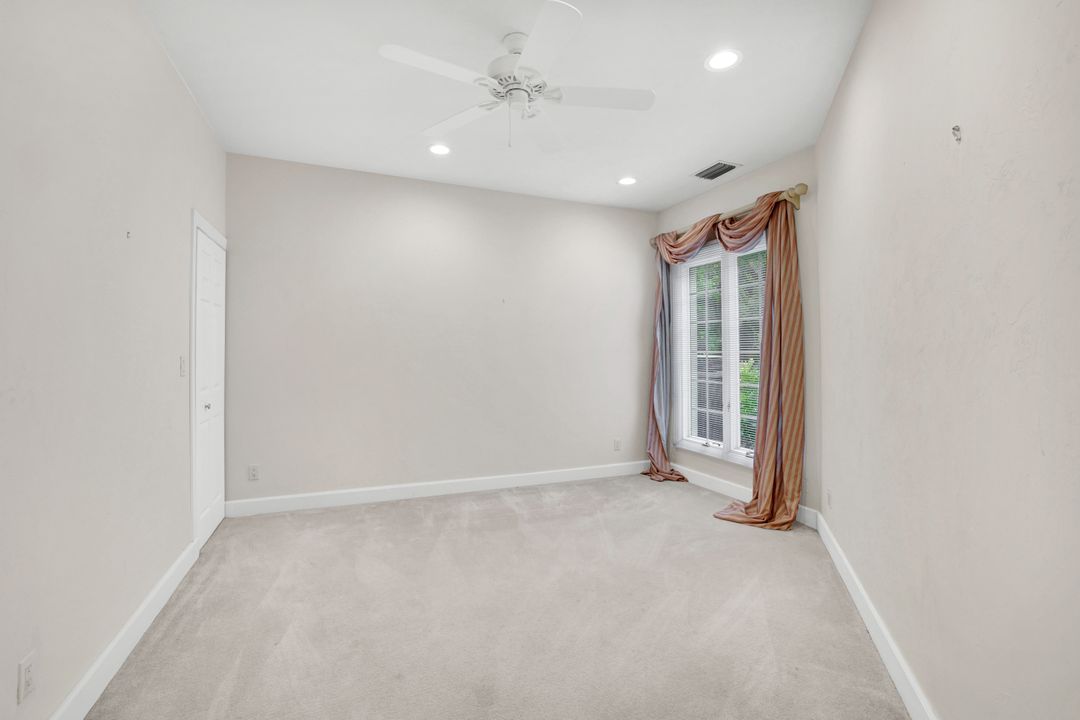 695 Ardmore Ln, Naples, FL 34108