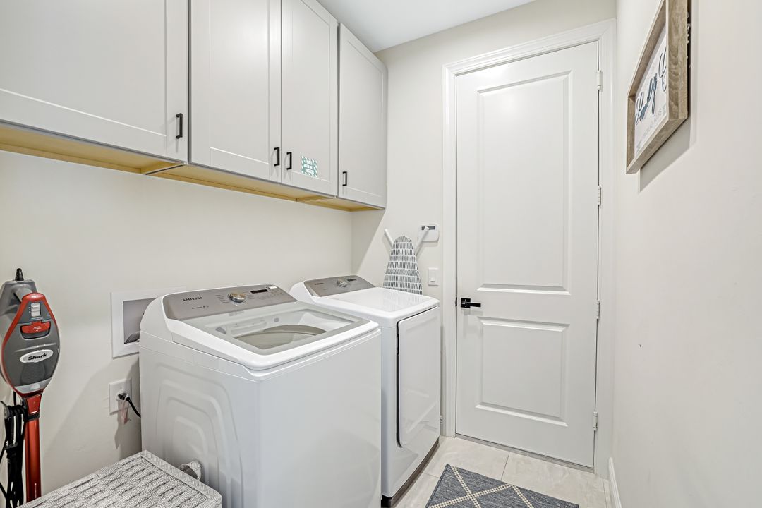 2955 Pine Tree Dr, Naples, FL 34112