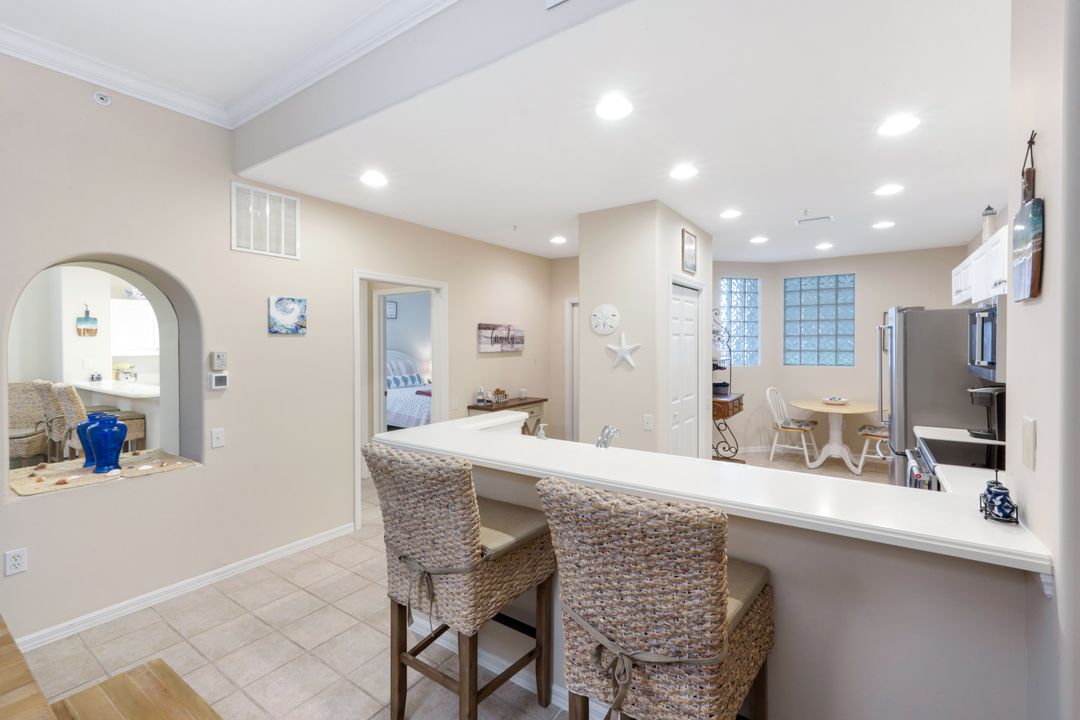 8267 Parkstone Pl #302, Naples, FL 34120