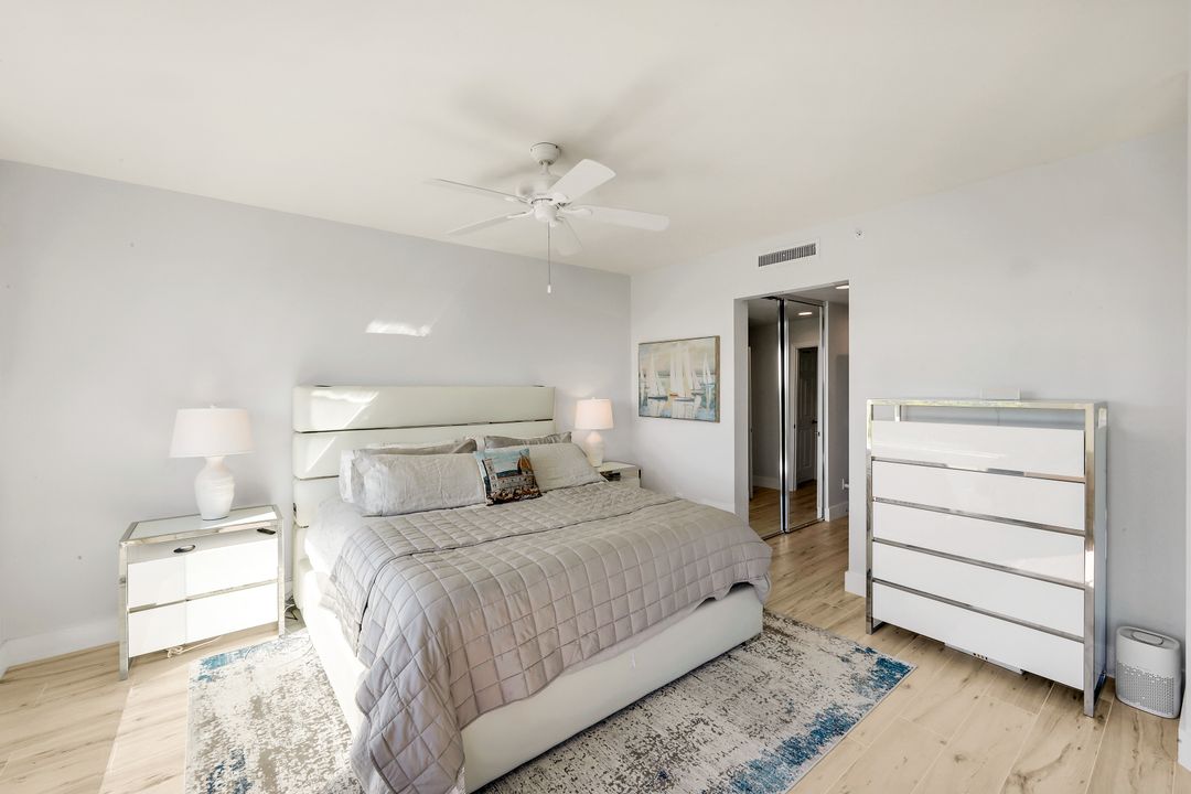 425 Cove Tower Dr #403, Naples, FL 34110