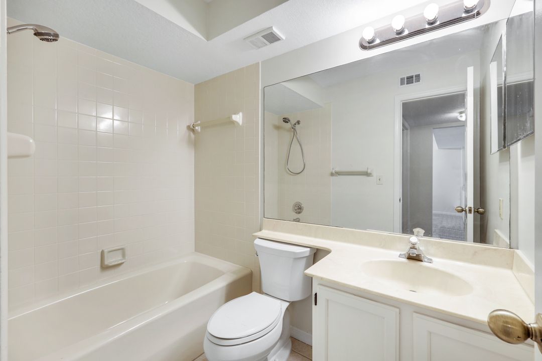 9850 Victoria Ln #205, Naples, FL 34109