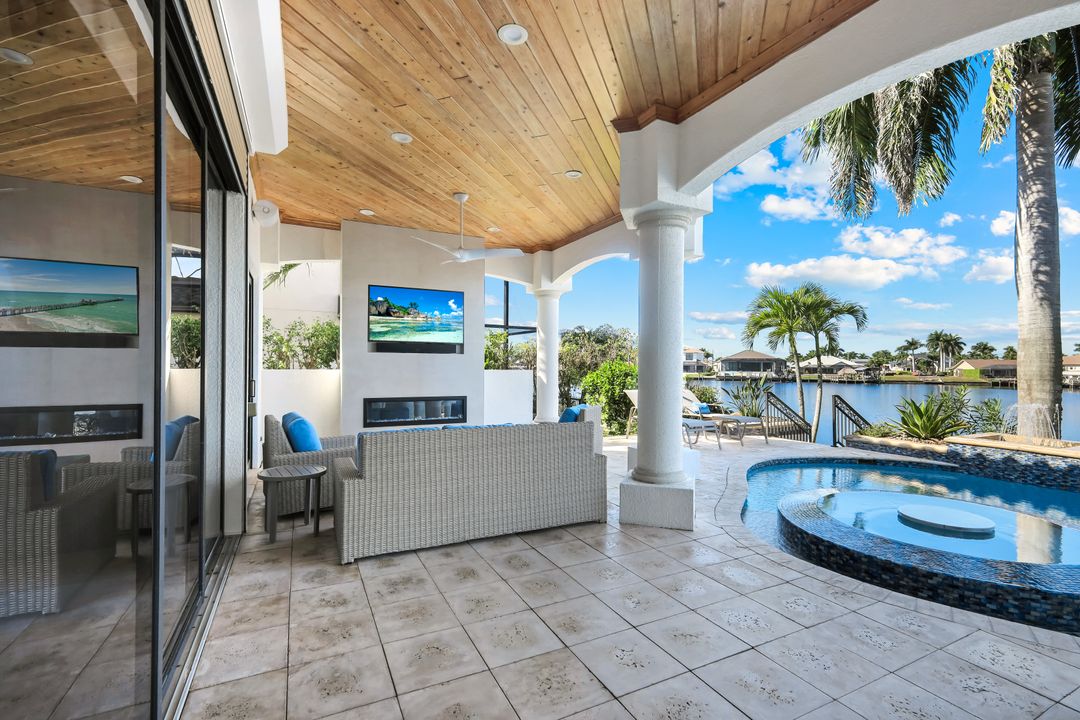 5743 SW 9th Ct, Cape Coral, FL 33914