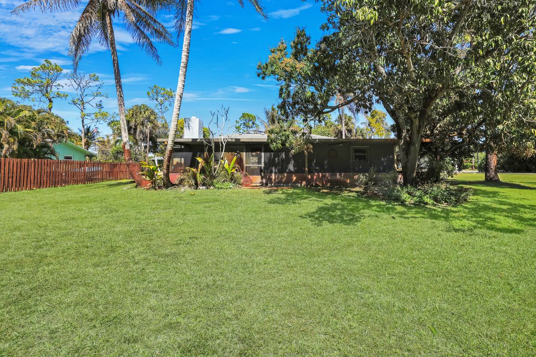 5290 Cypress Ln, Naples, FL 34113