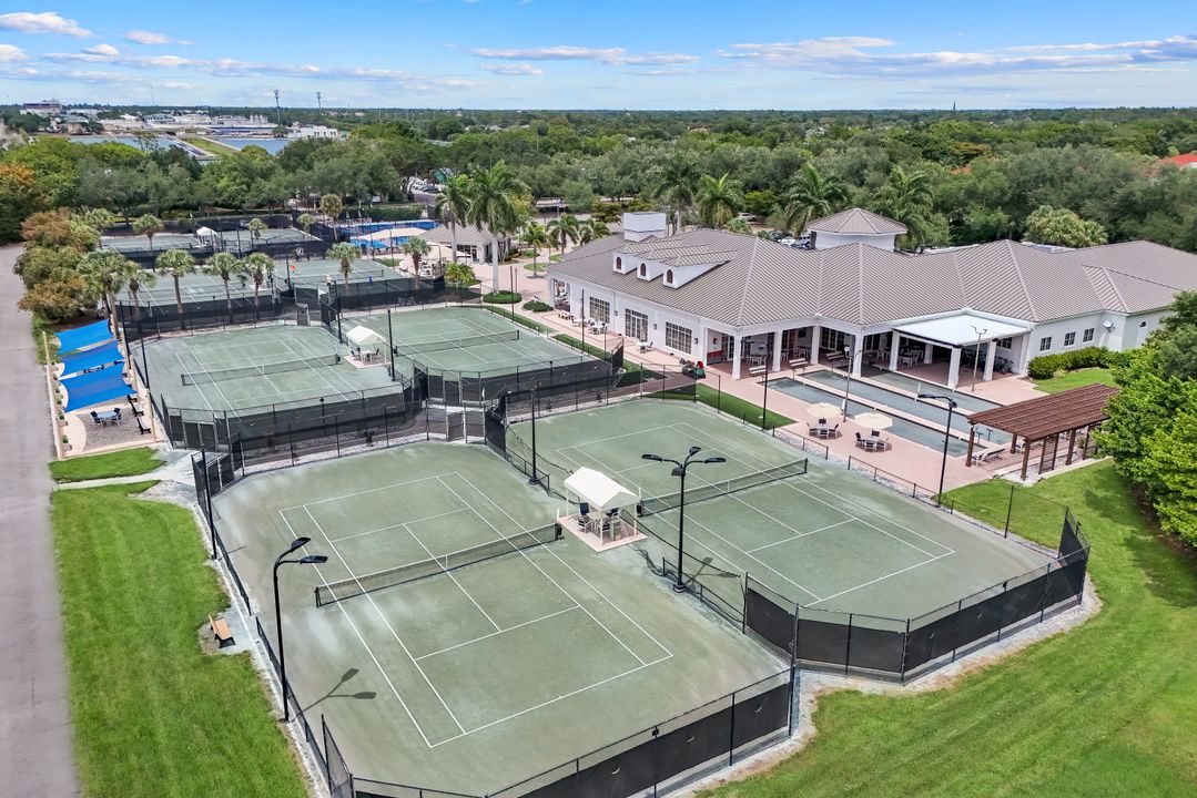 1895 Les Chateaux Blvd #302, Naples, FL 34109
