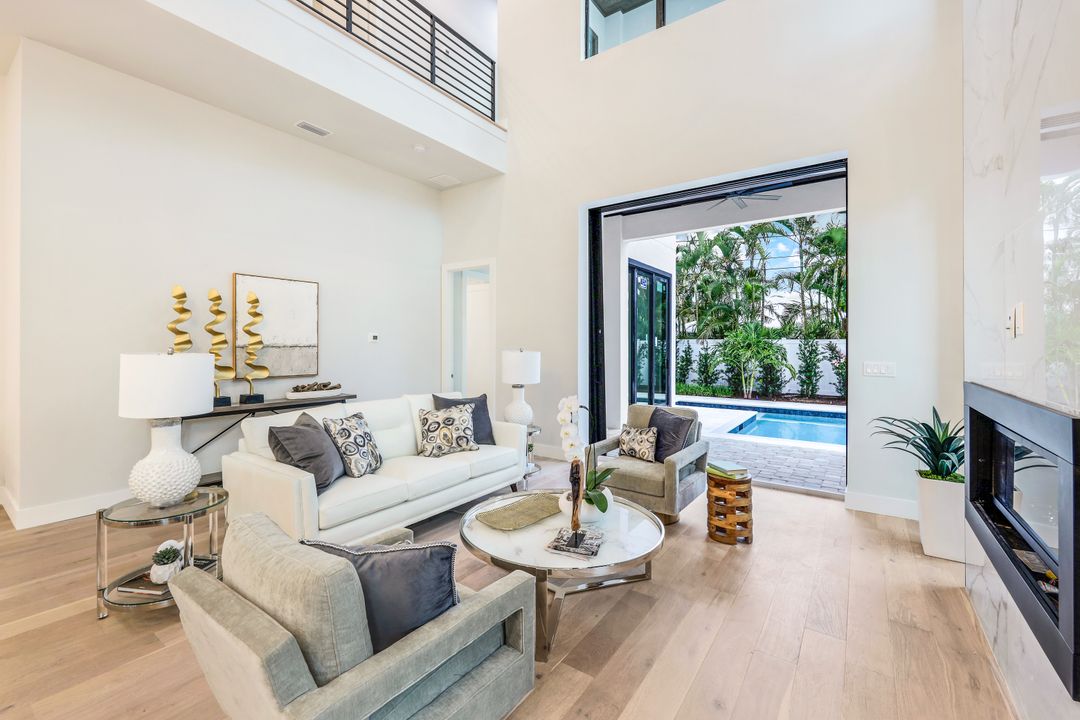 524 103rd Ave N, Naples, FL 34108