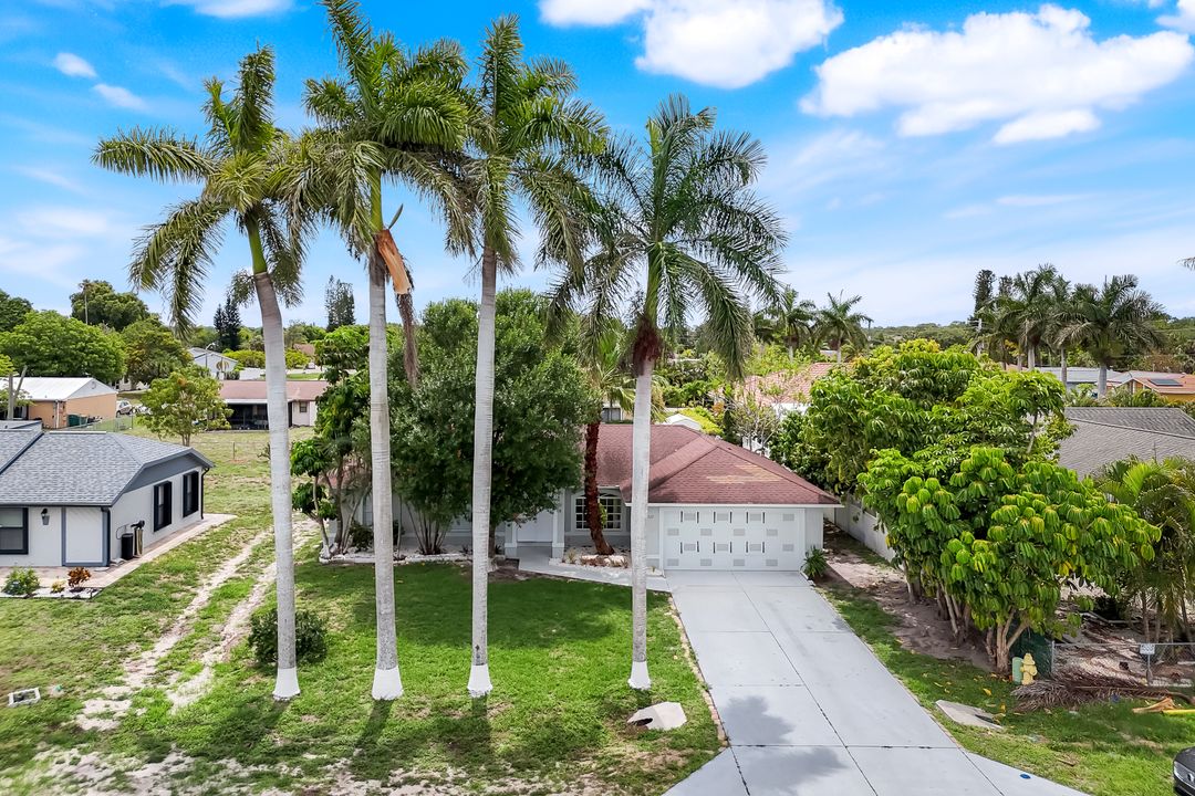 1717 43rd St SW, Naples, FL 34116