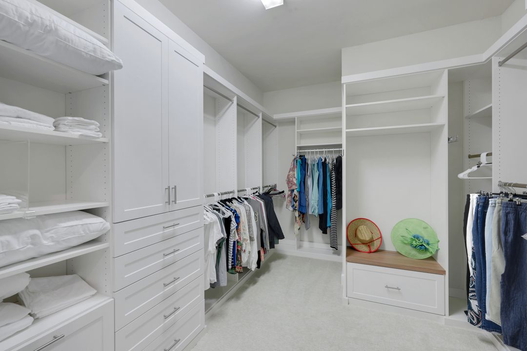 9151 Snowy Owl Wy, Naples, FL 34120