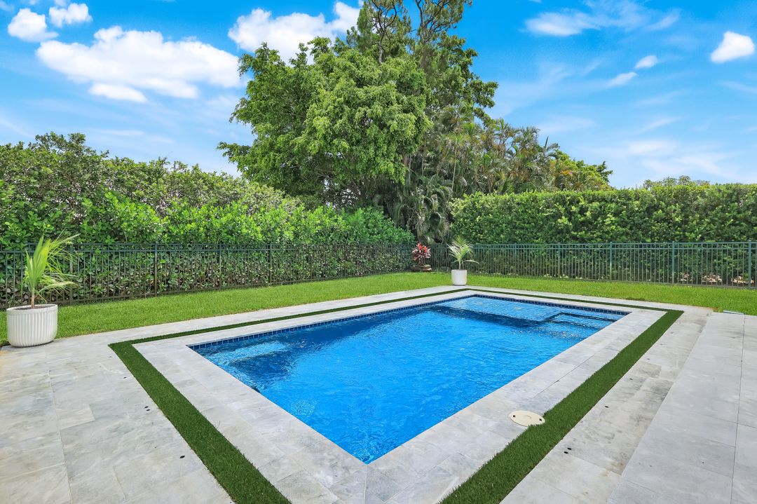 2319 Queens Way, Naples, FL 34112