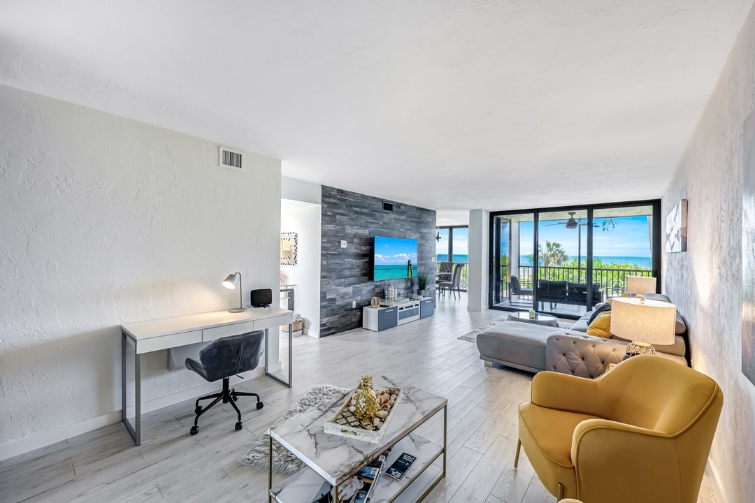 10475 Gulf Shore Dr #112, Naples, FL 34108