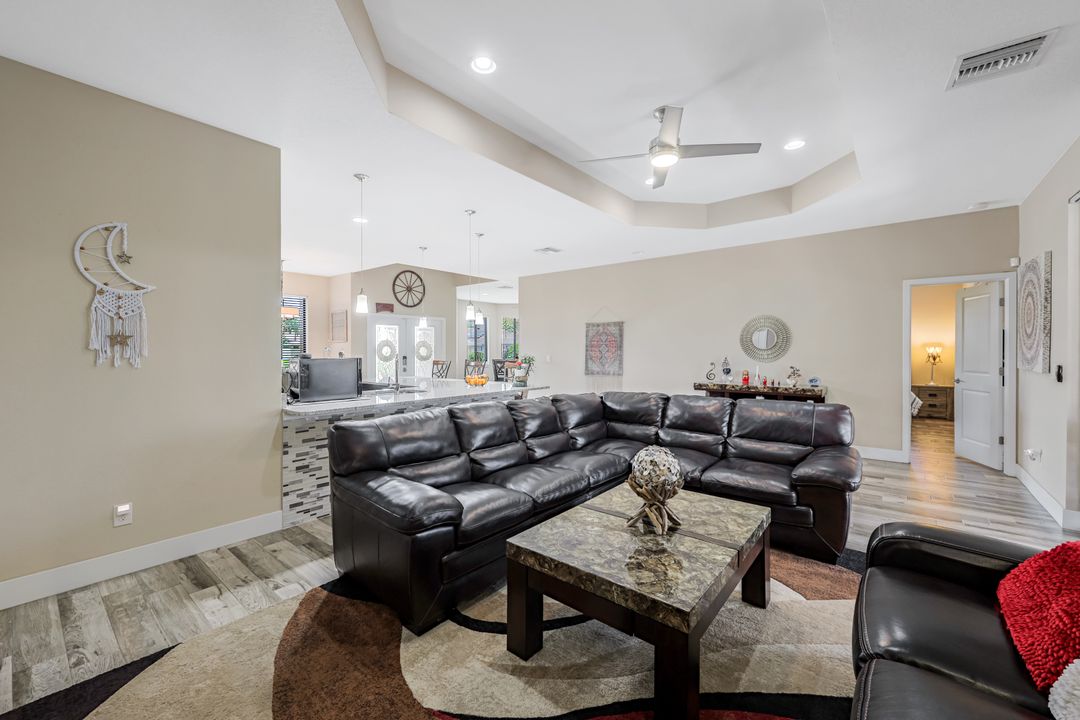 301 SE 21st Ln, Cape Coral, FL 33990