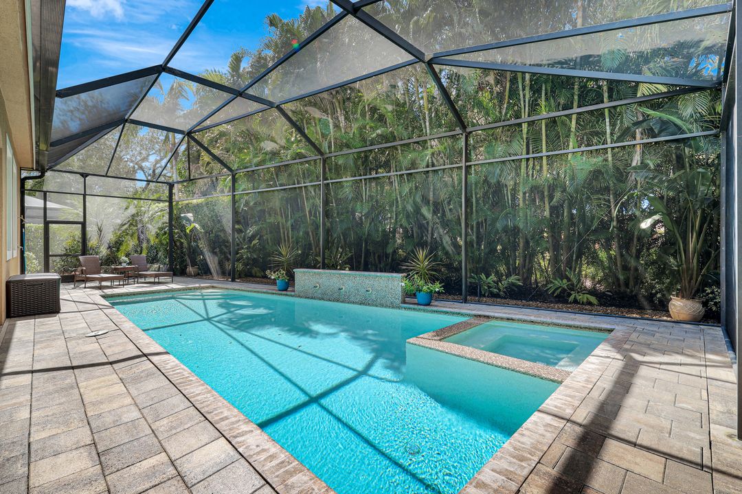 5717 Hammock Isles Dr, Naples, FL 34119