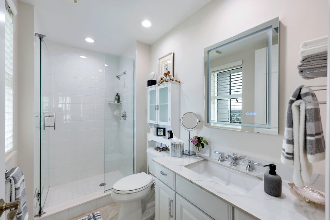 295 Grande Way #801, Naples, FL 34110
